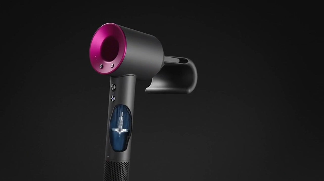 Dyson Supersonic z końcówką Flyaway i cyfrowym silnikiem – scena z filmu